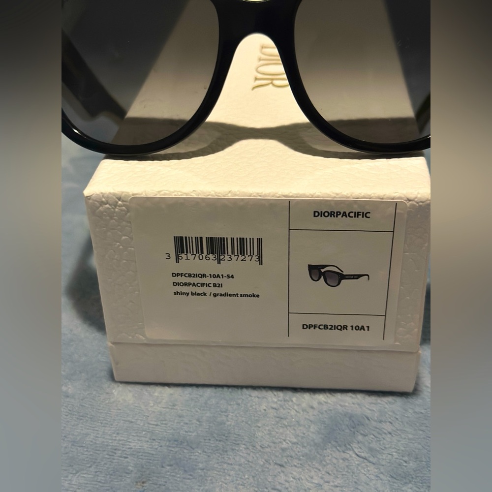 Dior Star-Embellished Black Sunglasses - Picture 5 of 5
